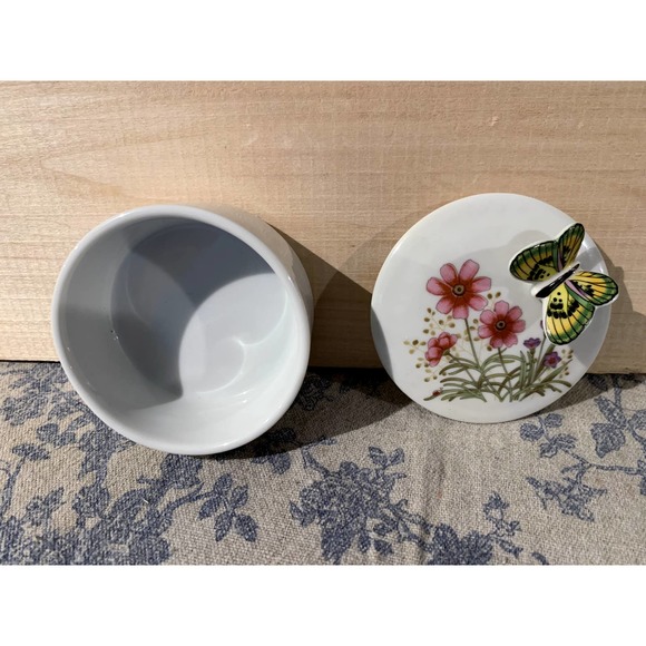 Japanese Butterfly Trinket Box - Picture 3 of 5